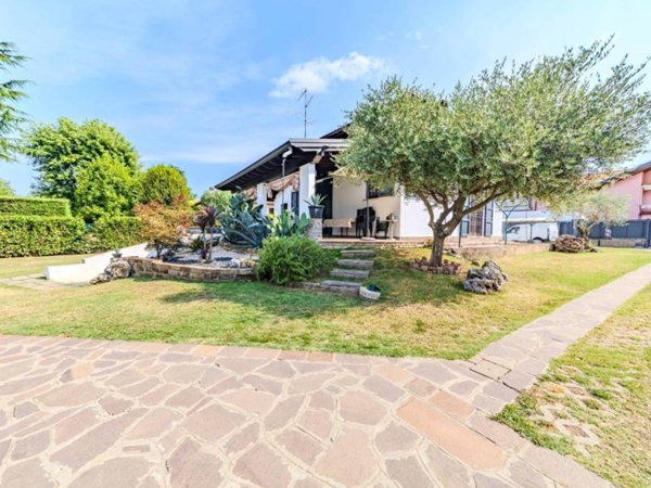 casa indipendente in vendita a Cavenago di Brianza