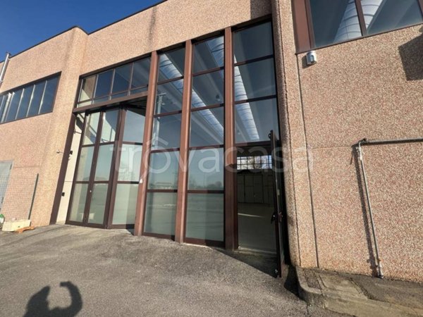 locale commerciale in vendita a Ceriano Laghetto