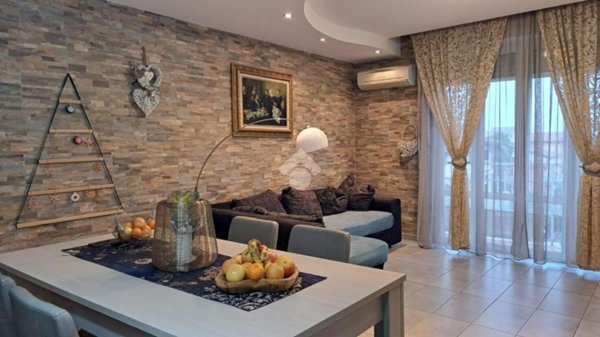 appartamento in vendita a Ceriano Laghetto in zona Villaggio Brollo