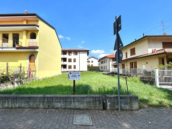 terreno edificabile in vendita a Ceriano Laghetto