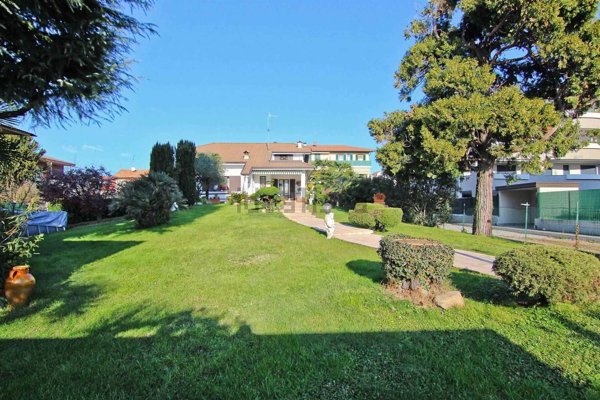 casa indipendente in vendita a Ceriano Laghetto