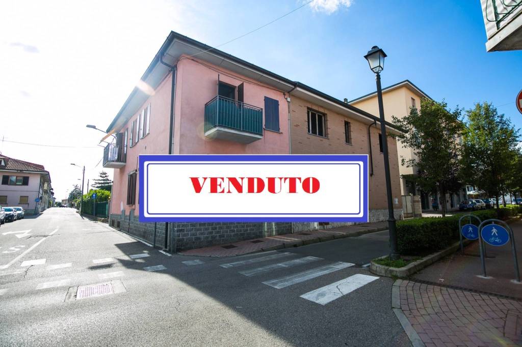 appartamento in vendita a Ceriano Laghetto in zona Dal Pozzo