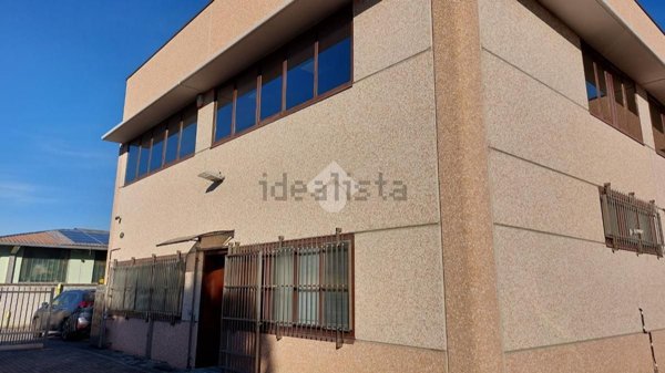 capannone in vendita a Ceriano Laghetto