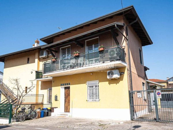 appartamento in vendita a Ceriano Laghetto in zona Villaggio Brollo