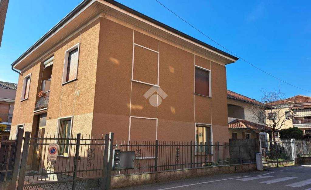 appartamento in vendita a Ceriano Laghetto in zona Dal Pozzo