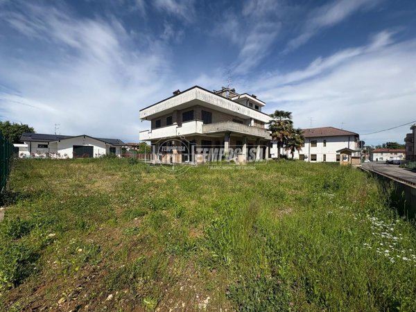 appartamento in vendita a Ceriano Laghetto