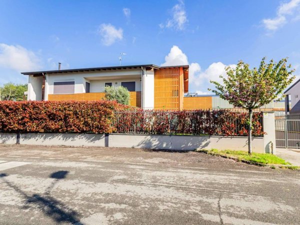appartamento in vendita a Ceriano Laghetto in zona Villaggio Brollo