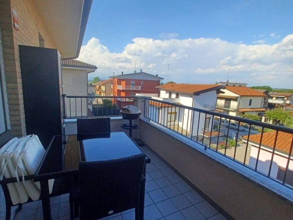 appartamento in vendita a Ceriano Laghetto in zona Dal Pozzo