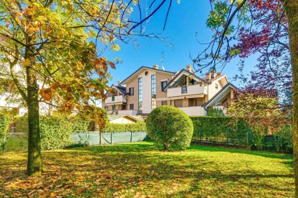 appartamento in vendita a Ceriano Laghetto in zona Dal Pozzo