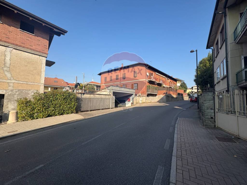locale di sgombero in vendita a Ceriano Laghetto