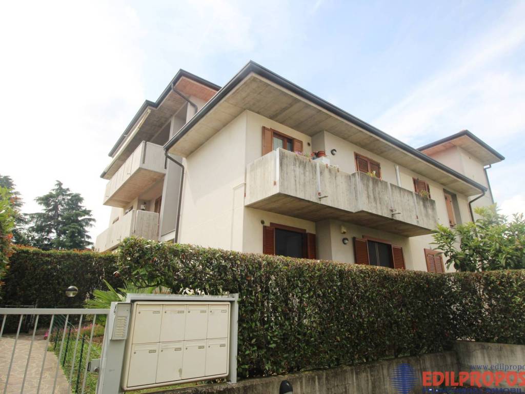 appartamento in vendita a Ceriano Laghetto