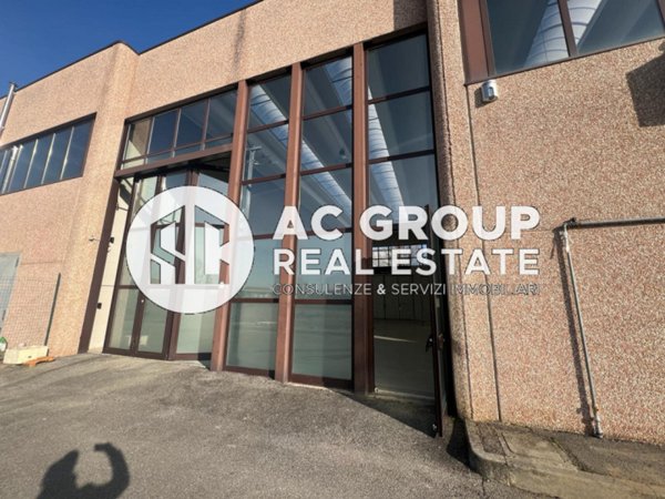 locale commerciale in vendita a Ceriano Laghetto