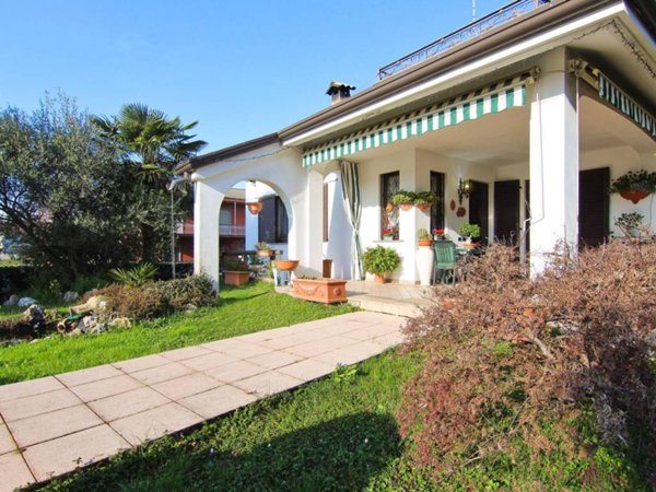 casa indipendente in vendita a Ceriano Laghetto in zona San Damiano