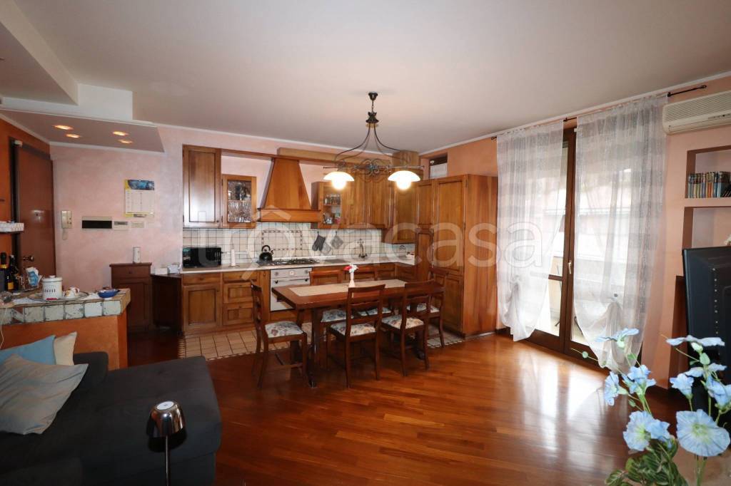 appartamento in vendita a Ceriano Laghetto