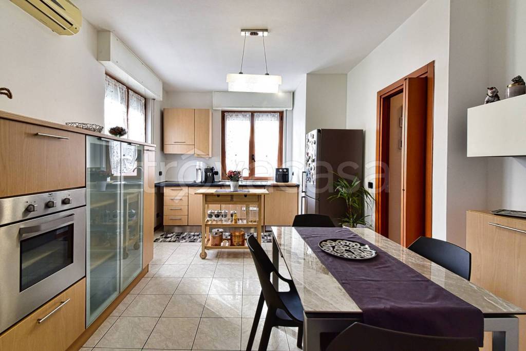 appartamento in vendita a Ceriano Laghetto in zona Dal Pozzo