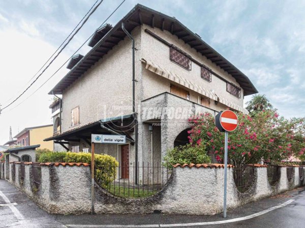 appartamento in vendita a Ceriano Laghetto in zona Villaggio Brollo