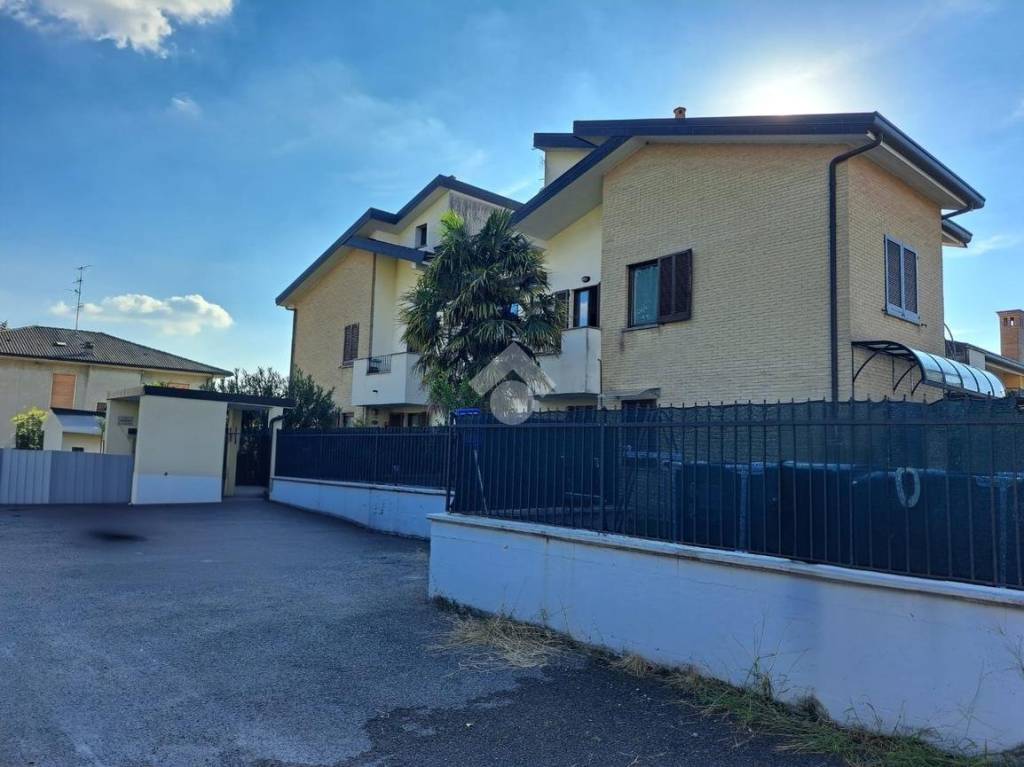 appartamento in vendita a Ceriano Laghetto in zona San Damiano