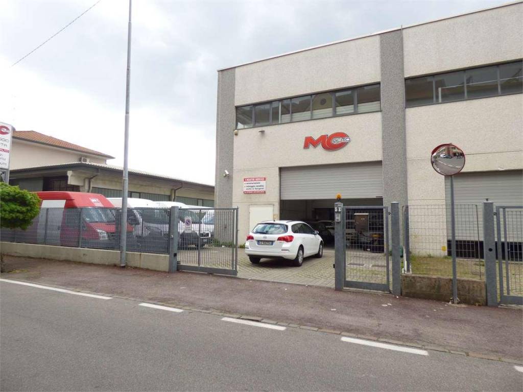 locale commerciale in vendita a Cesano Maderno