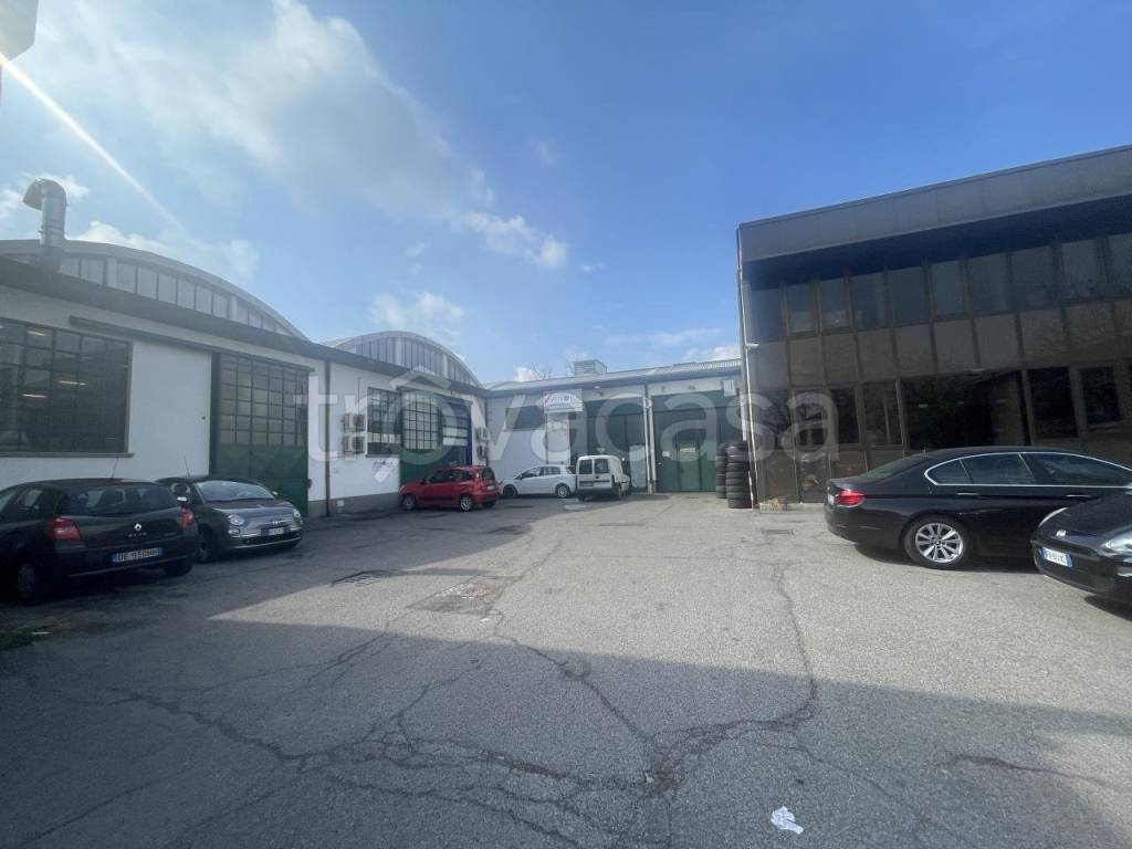 locale commerciale in vendita a Cesano Maderno