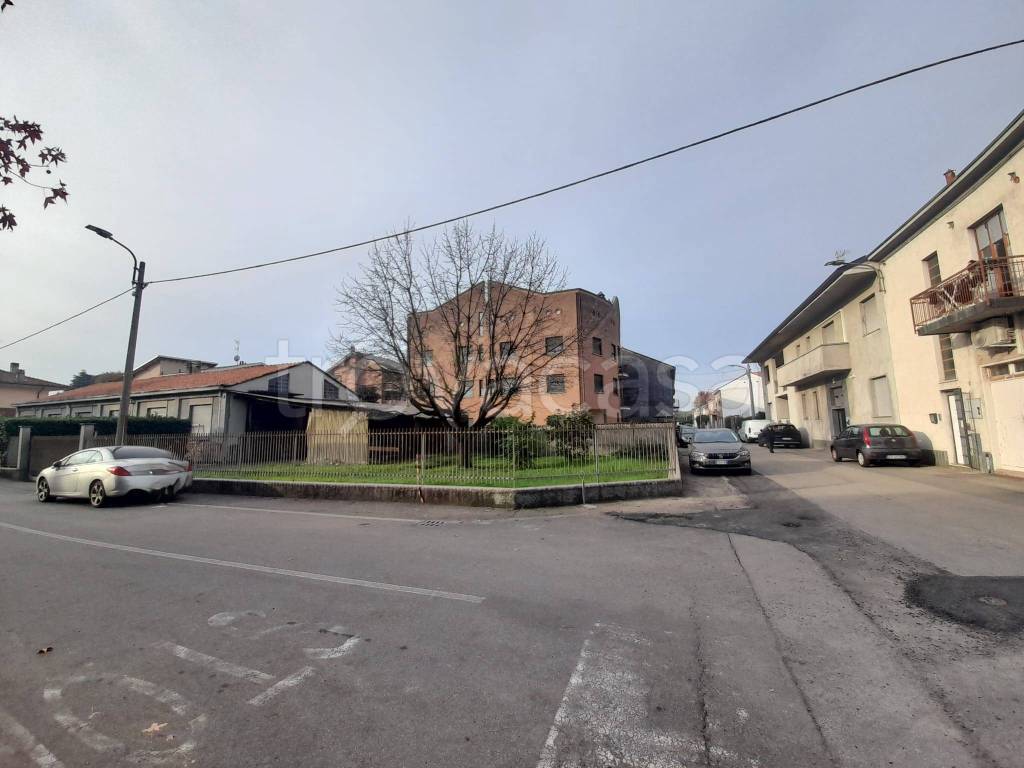 casa indipendente in vendita a Cesano Maderno in zona Binzago