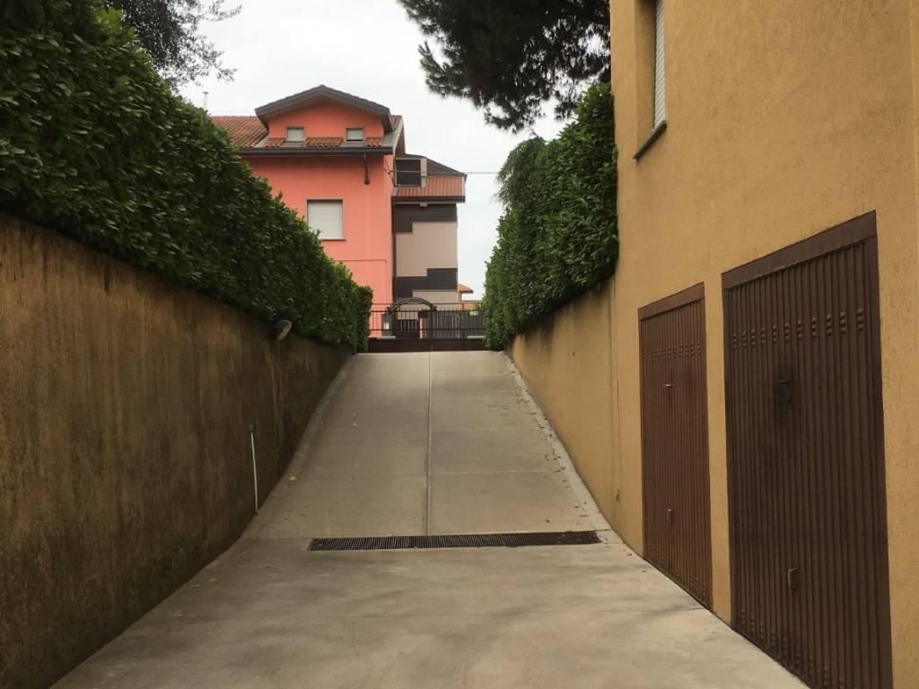 locale commerciale in vendita a Cesano Maderno