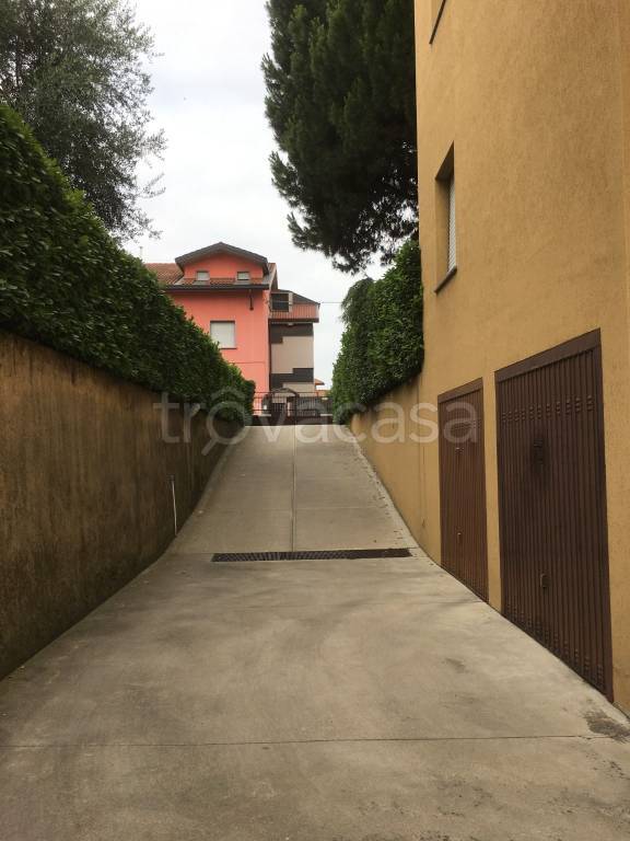 locale commerciale in vendita a Cesano Maderno