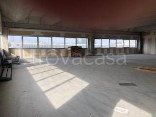locale commerciale in vendita a Cesano Maderno