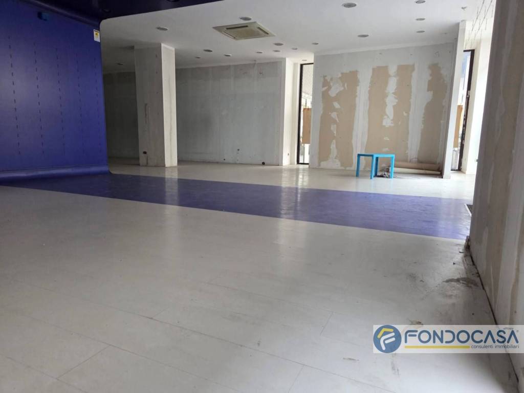 negozio in vendita a Cesano Maderno