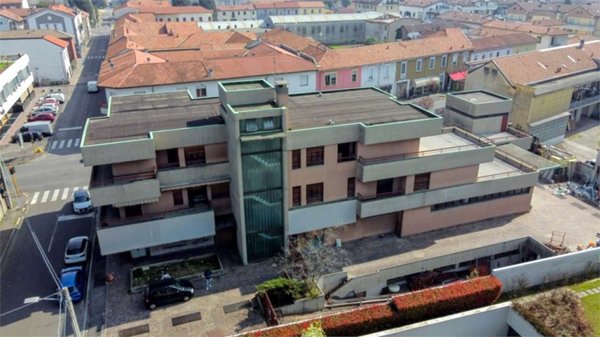 negozio in vendita a Cesano Maderno in zona Binzago