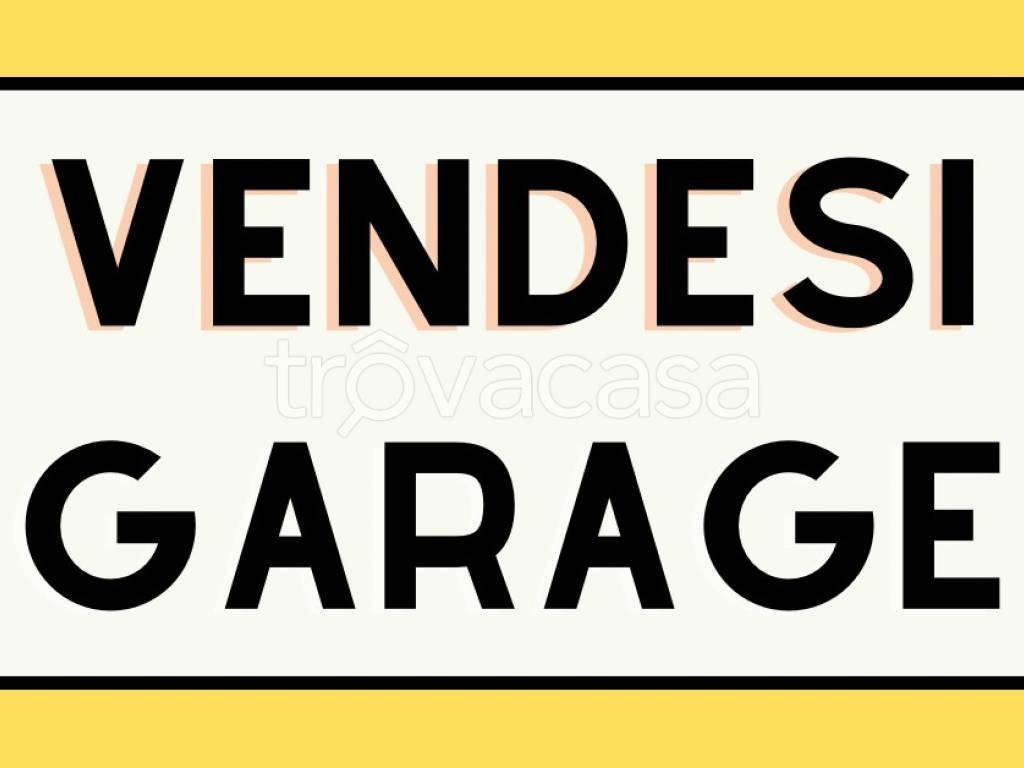 negozio in vendita a Cesano Maderno in zona Cassina Savina
