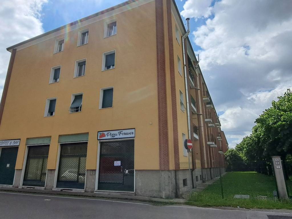 negozio in vendita a Cesano Maderno