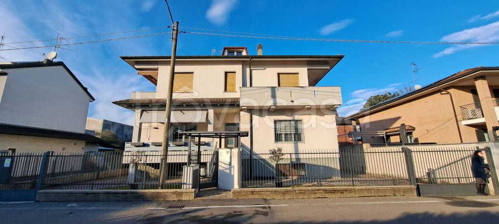 appartamento in vendita a Cesano Maderno in zona Cassina Savina