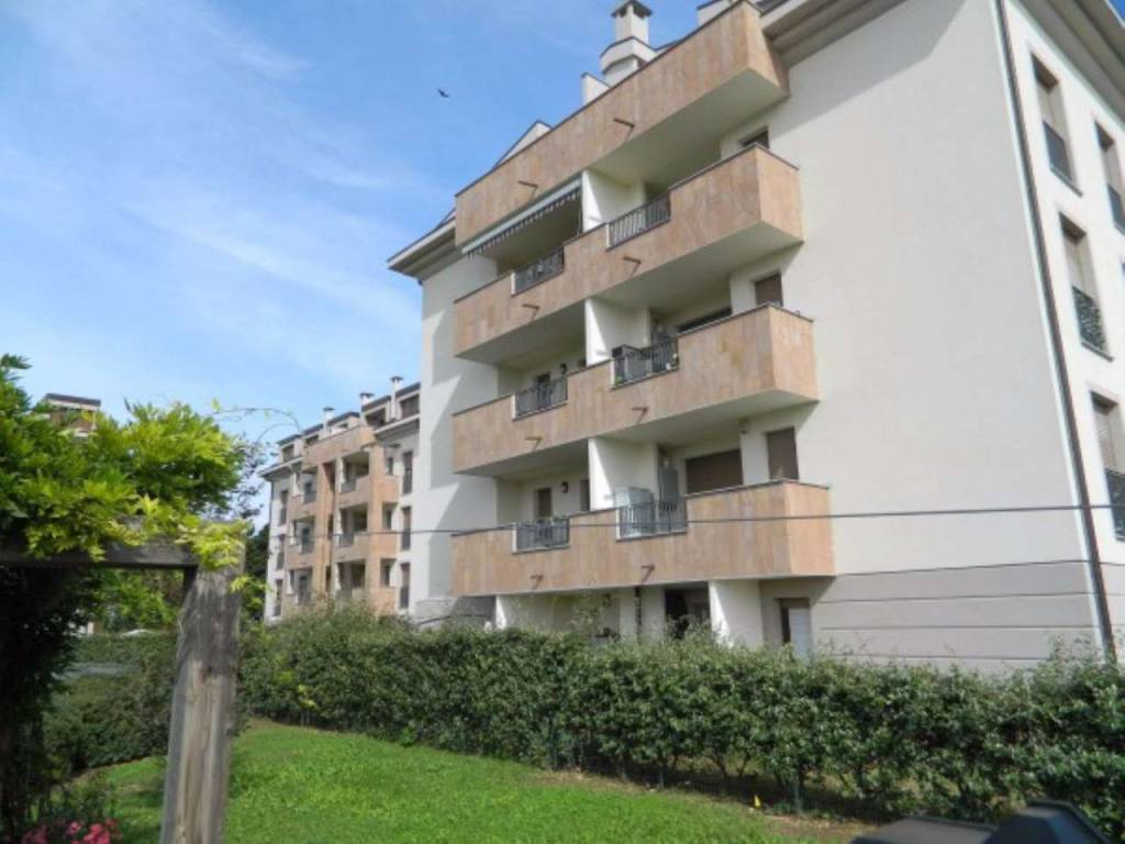 appartamento in vendita a Cesano Maderno in zona Cassina Savina