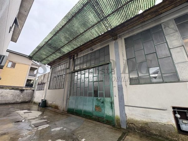 locale di sgombero in vendita a Cesano Maderno in zona Binzago