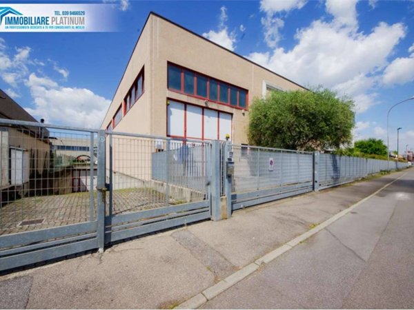 locale commerciale in vendita a Cesano Maderno