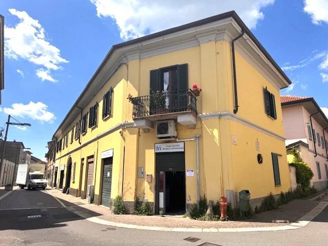negozio in vendita a Cesano Maderno in zona Binzago