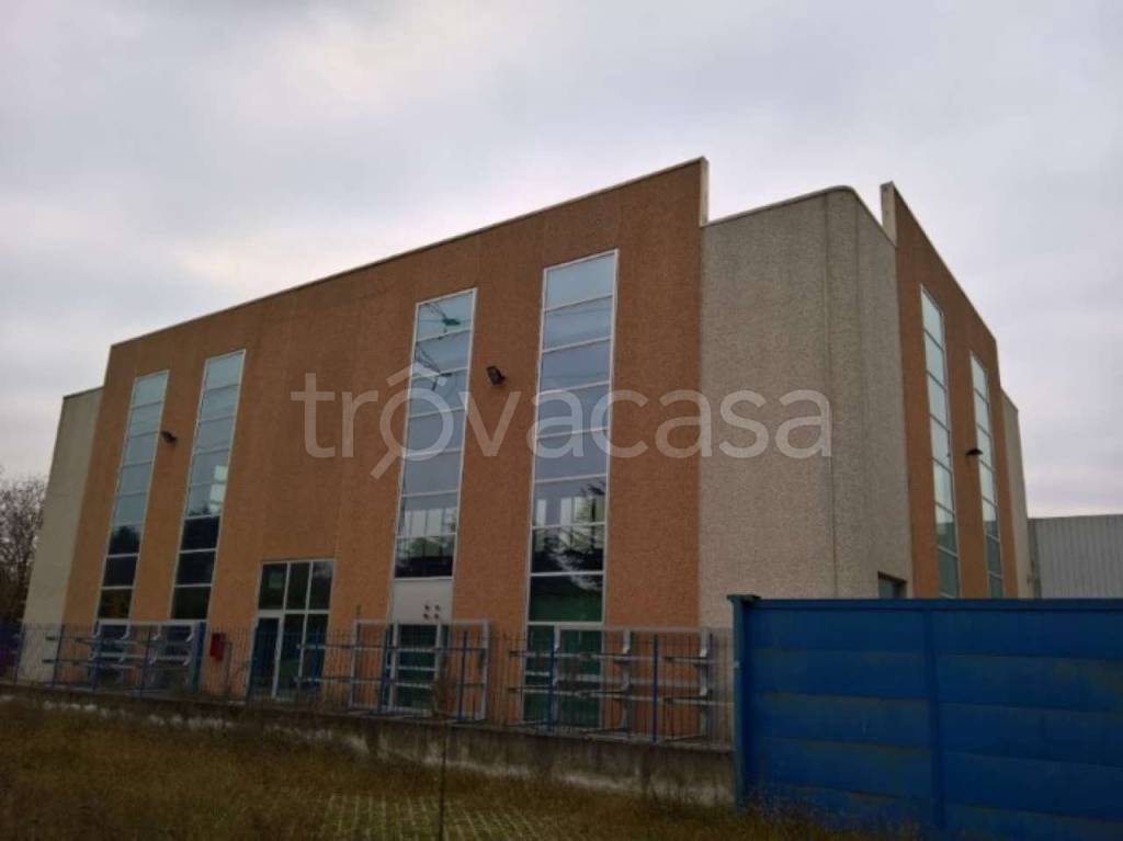 capannone in vendita a Cesano Maderno in zona Binzago