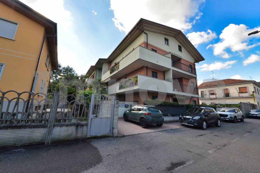 appartamento in vendita a Cesano Maderno in zona Binzago