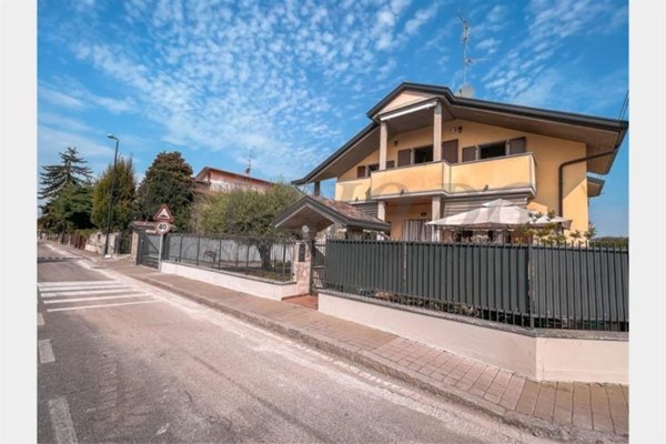 casa indipendente in vendita a Cesano Maderno