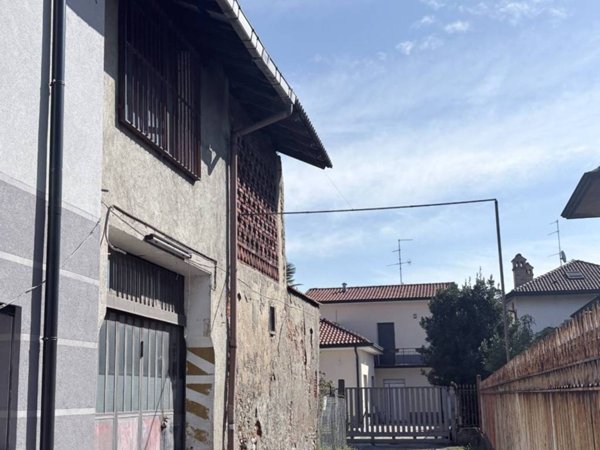 locale commerciale in vendita a Cesano Maderno