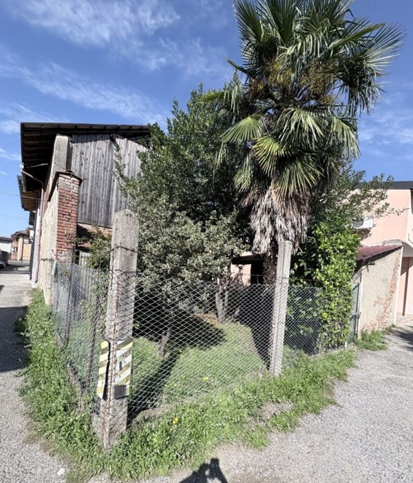 locale di sgombero in vendita a Cesano Maderno