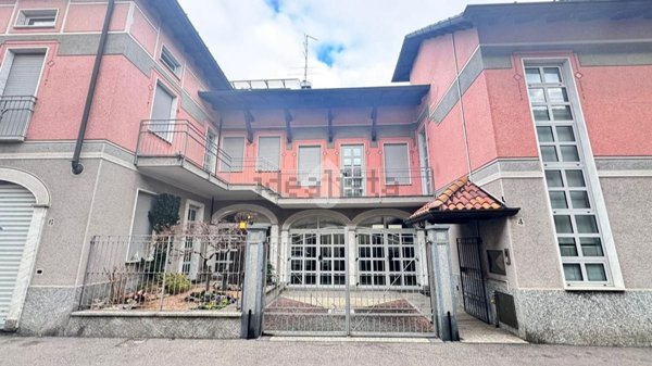 casa indipendente in vendita a Cesano Maderno in zona Binzago