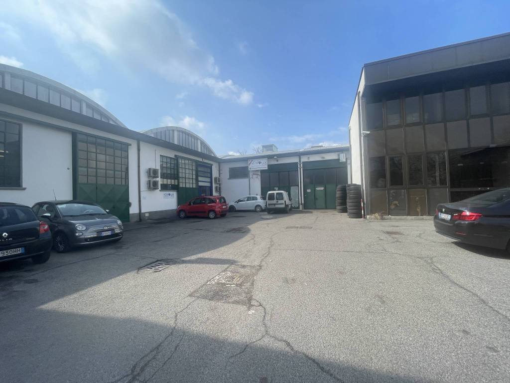 locale commerciale in vendita a Cesano Maderno