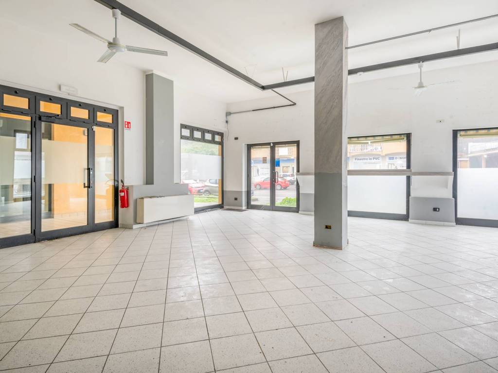 negozio in vendita a Cesano Maderno