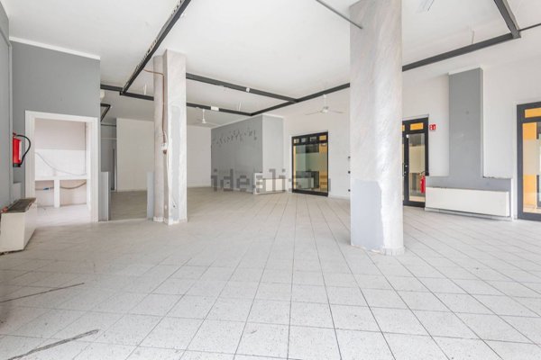 negozio in vendita a Cesano Maderno