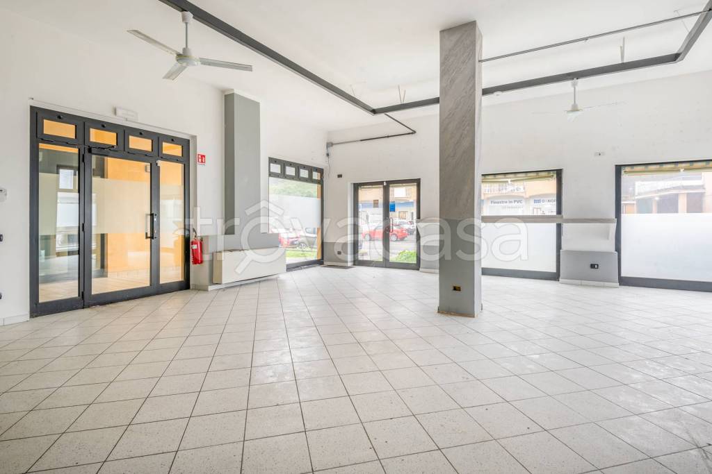 negozio in vendita a Cesano Maderno