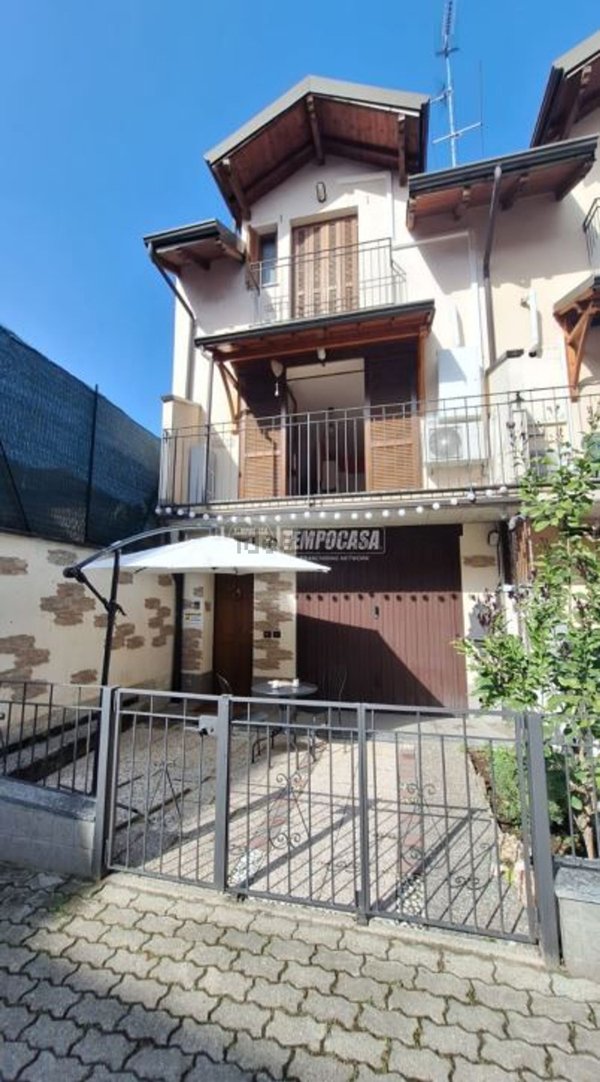 appartamento in vendita a Cesano Maderno in zona Binzago