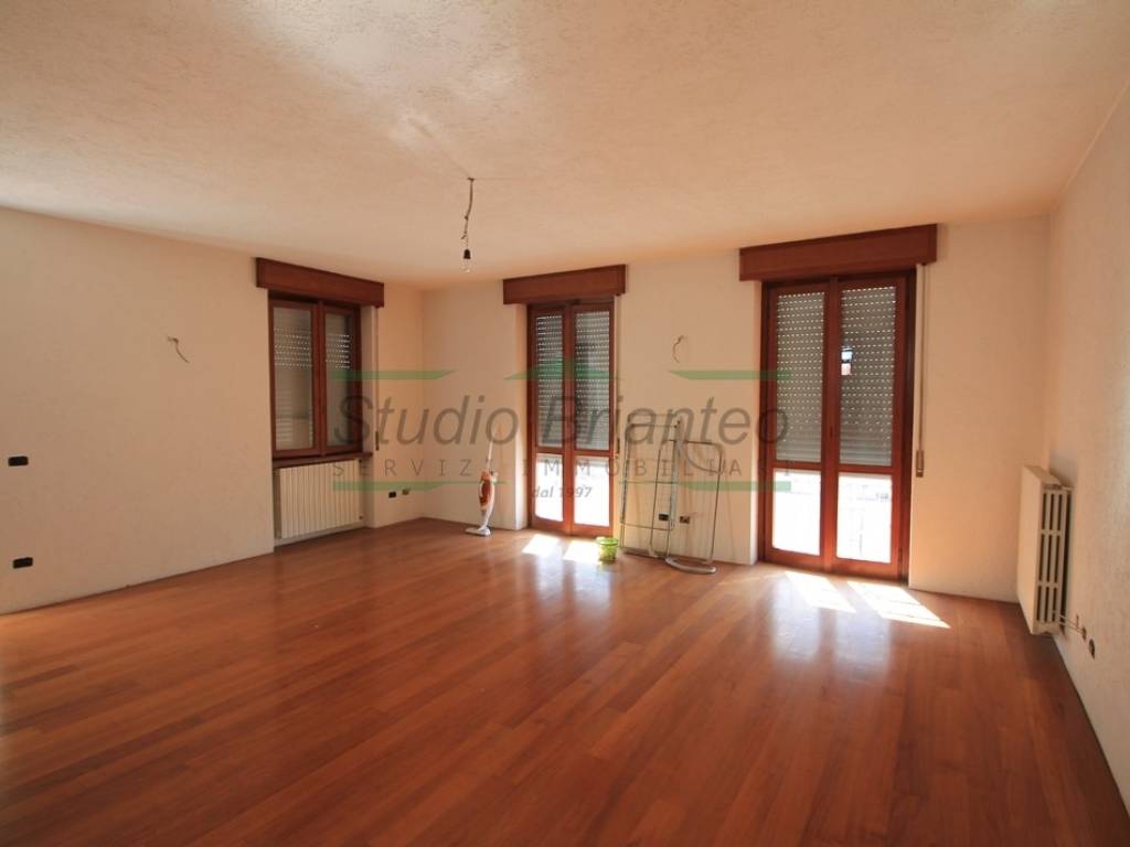 casa indipendente in vendita a Cesano Maderno in zona Binzago