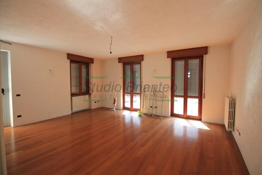 casa indipendente in vendita a Cesano Maderno in zona Binzago