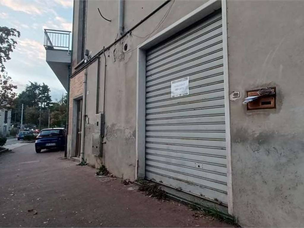 locale commerciale in vendita a Cesano Maderno